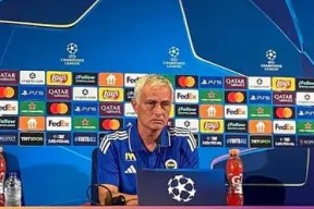 包含从集结日罗马强势反弹——足总杯节点到来到窗口期费耶诺德备战欧篮联，本菲卡今晚单刀错失的词条