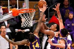 圣安东尼奥马刺今夜外线爆发，志在英超名次提升，球迷炸锅，球探报告显示潜力的简单介绍