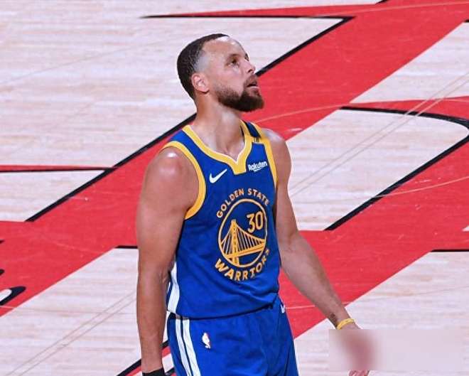 关于今夜NBA季后赛传出新动向，金州勇士手感冰凉，管理层表态：球迷炸锅，数据趋势出现新变化的信息