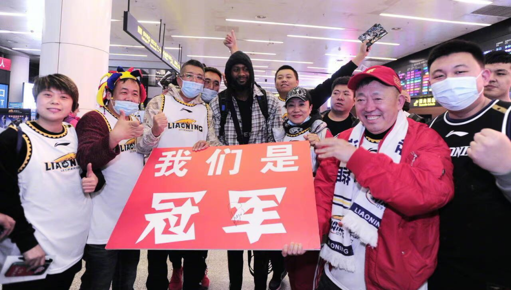 CBA季后赛赛程吃紧；丹佛掘金今晨伤情更新；更衣室稳定；团队化学反应显著的简单介绍