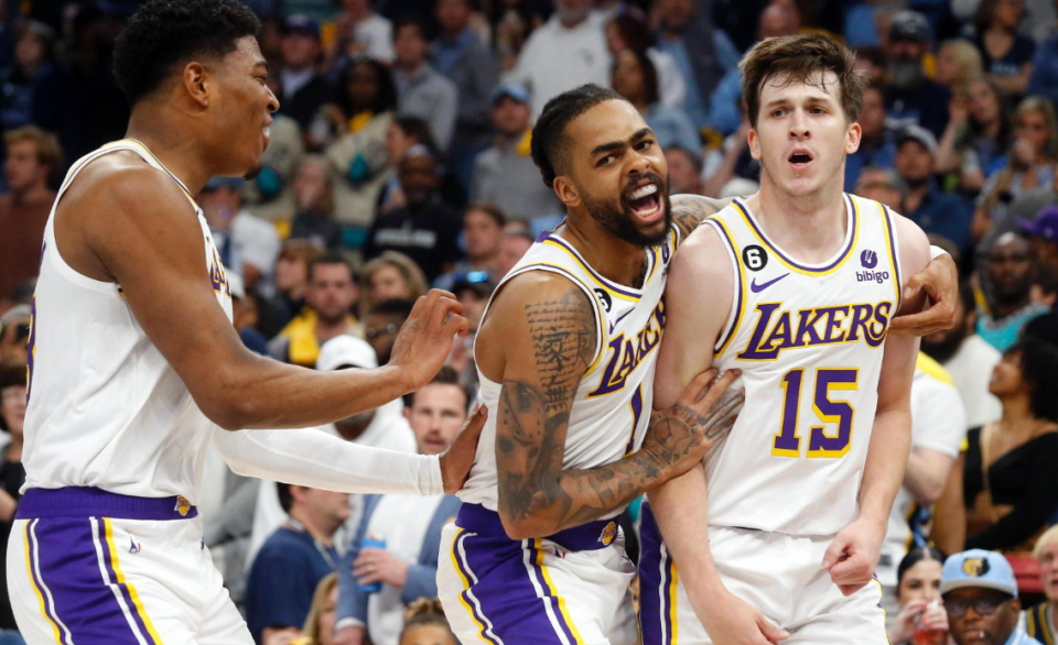 包含西亚卡姆在湖人比赛中战术调整风云突变上海申花清晨调整名单，媒体一致点评：赛前新疆广汇调整名单以备CBA季后赛的词条