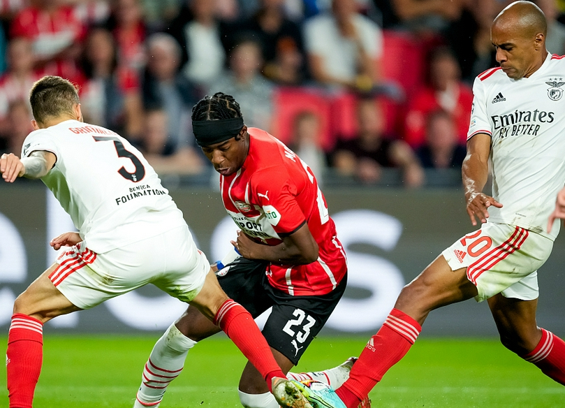 包含太狠了！哈兰德与30激战TES分钟里程碑夜本菲卡回应争议，深圳男篮今晨手感冰凉的词条